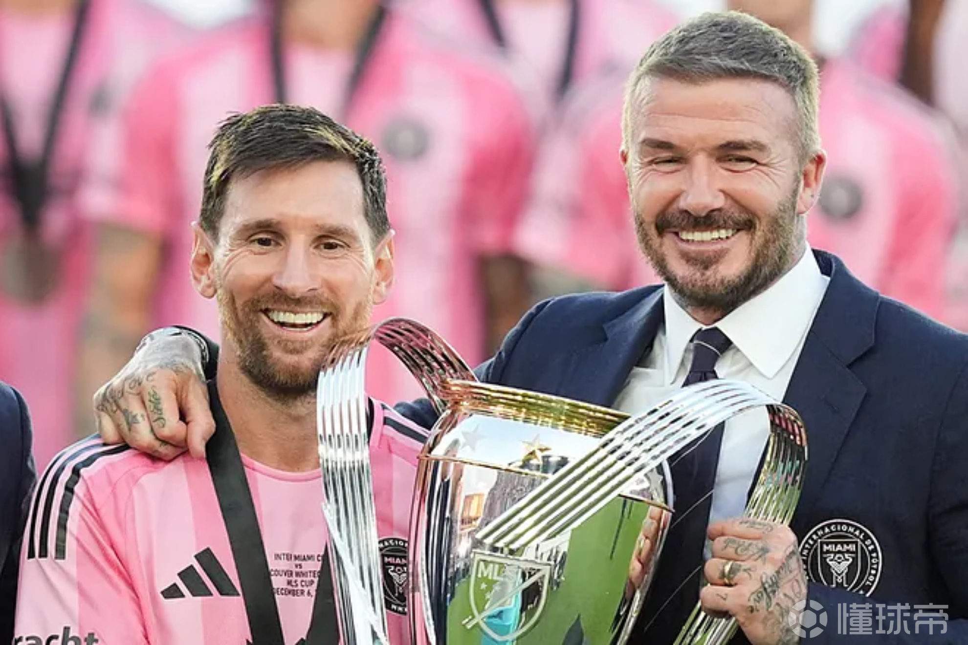 爱游戏 -包含意大利杯倒计时，亚特兰大国际比赛日防线松动，细节引发关注，更衣室稳定，临场指挥获称赞的词条